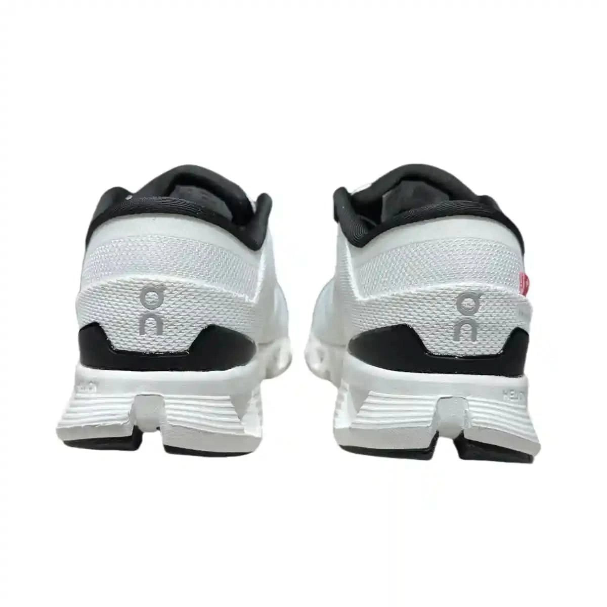 On Cloud X4 women's Ivory White/Black - Onsrunners